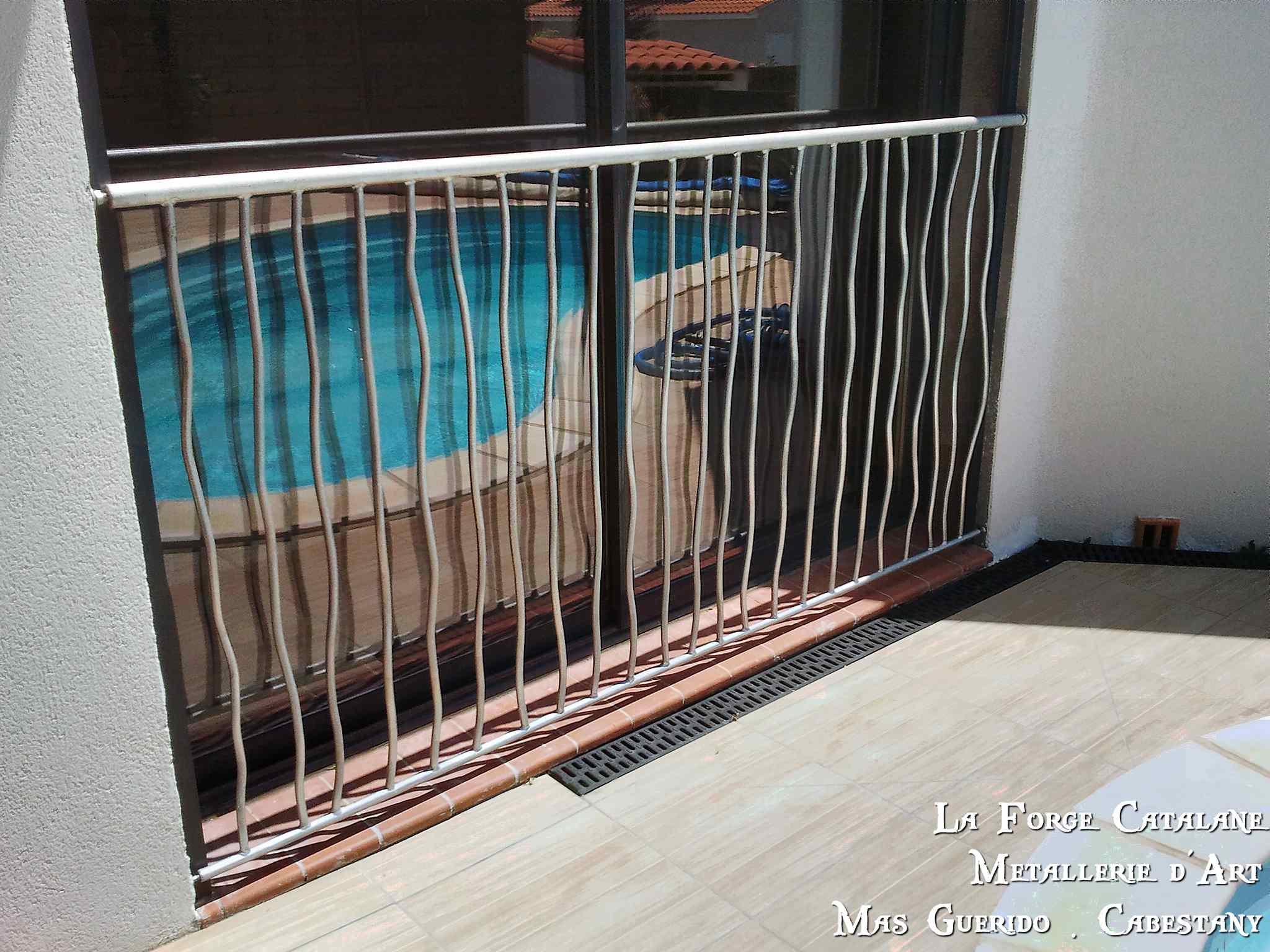 Garde corps protection piscine barreaux tordus forge catalane 3.jpg